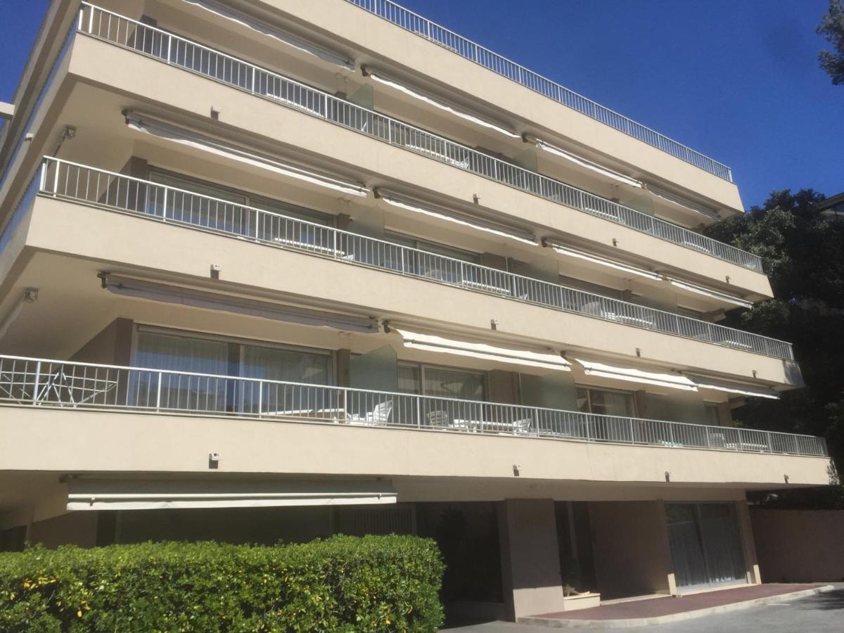 2 Pieces Avec Balcon Et Terrasse - Plage A 50M - Clim, Wifi, Parking - Fr-1-466A-17 Apartment Saint-Raphael  Exterior photo